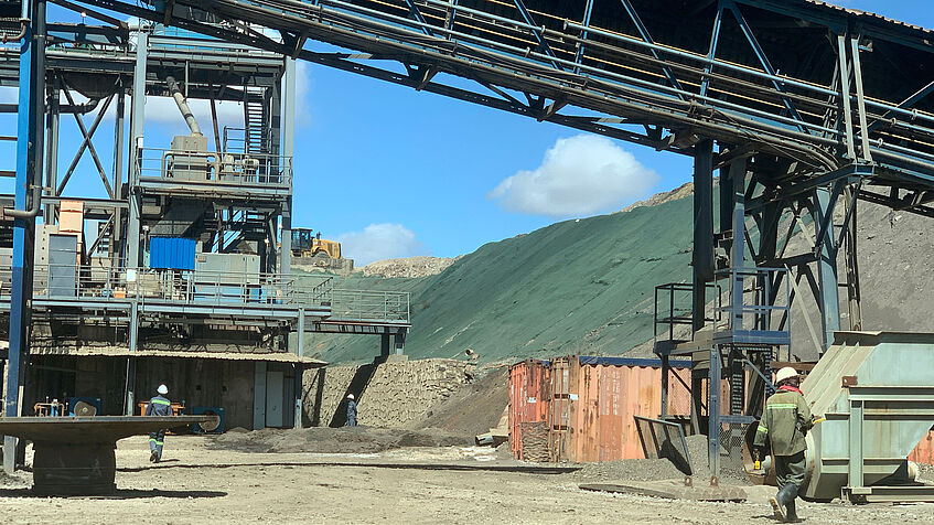 Tagebau Mine mit schwerem Gerät