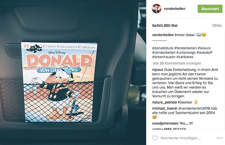Foto von einem Donald Duck Heft im Fach eines Sitzes, auf Instagram von Van der Bellen gepostet